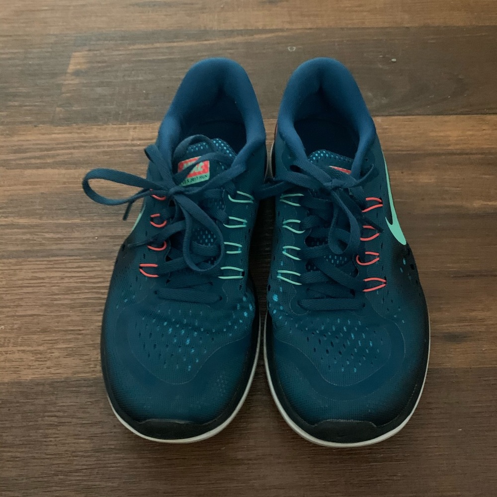 Nike running shoes size 8